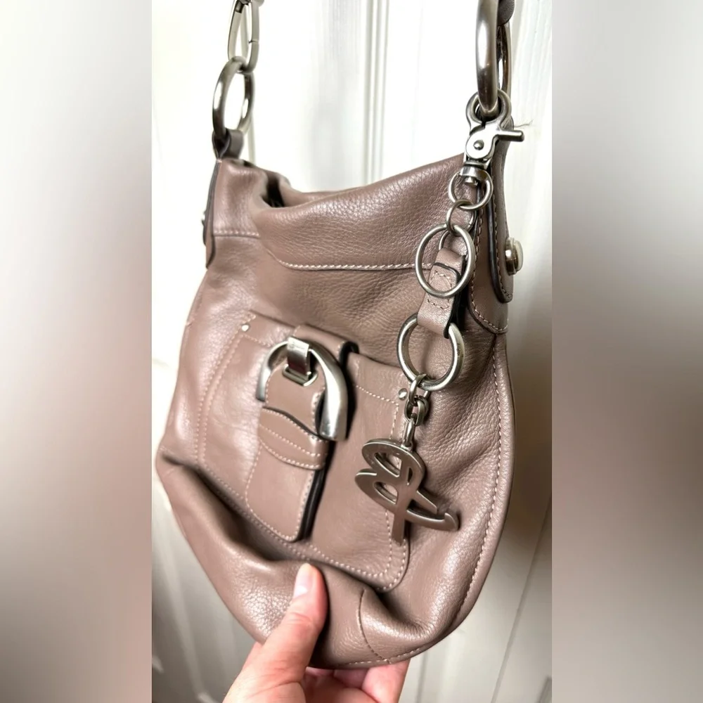 B. MAKOWSKY Crossbody Purse Taupe Tan Beige Brown Leather Handbag Buckle Pockets - Picture 4 of 16